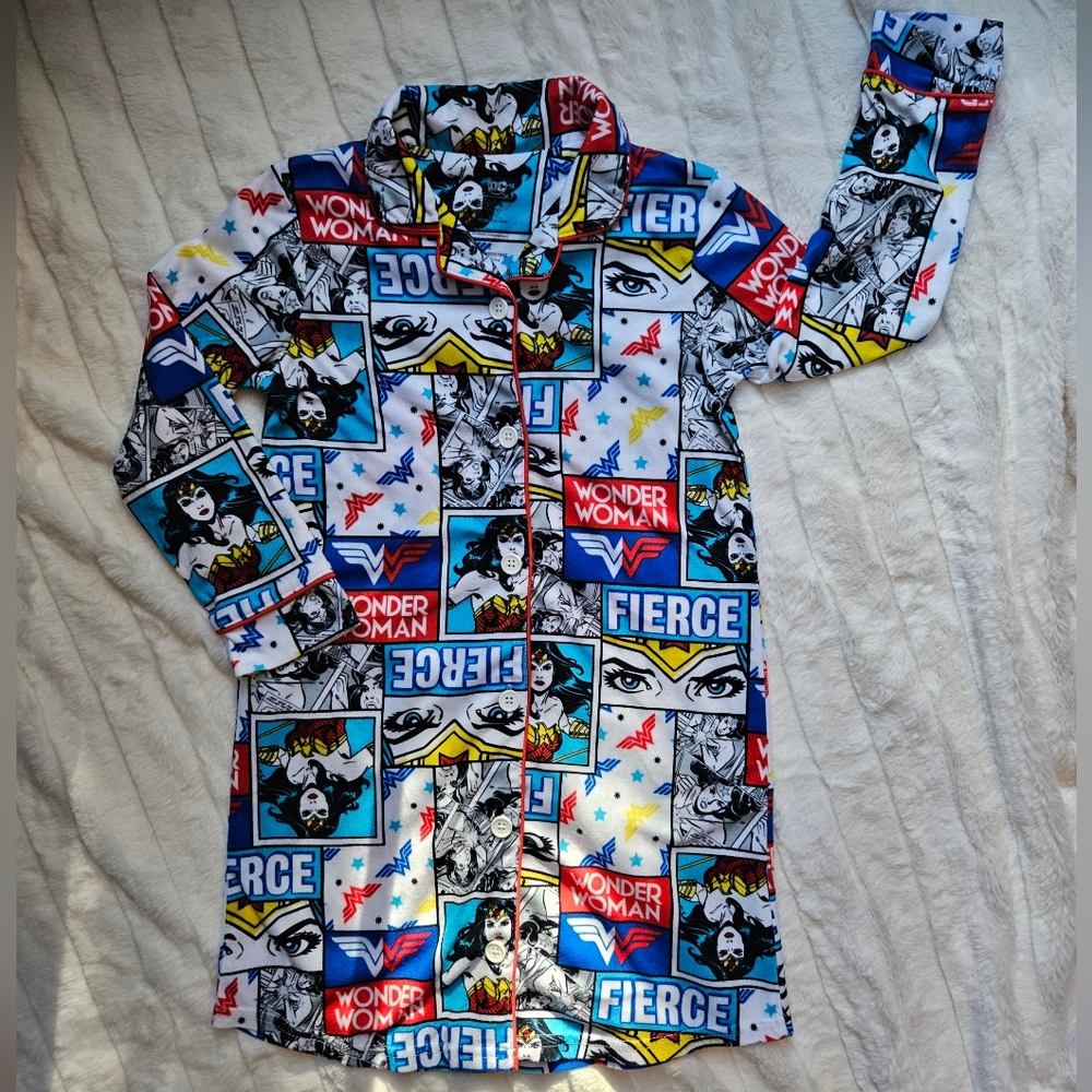 DC Comics Wonder Woman Button Up Night Shirt/Gown, Girls size 6